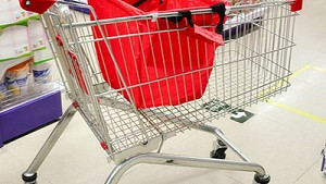 Тележки в супермаркетах стоят неспроста: не вздумайте их брать — партнерский материал